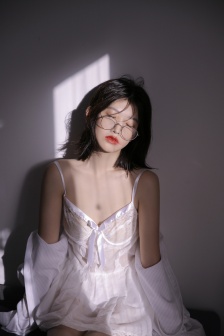 抬头不见低头见
